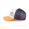 Gorra trucker de espuma con logo bordado y estampado